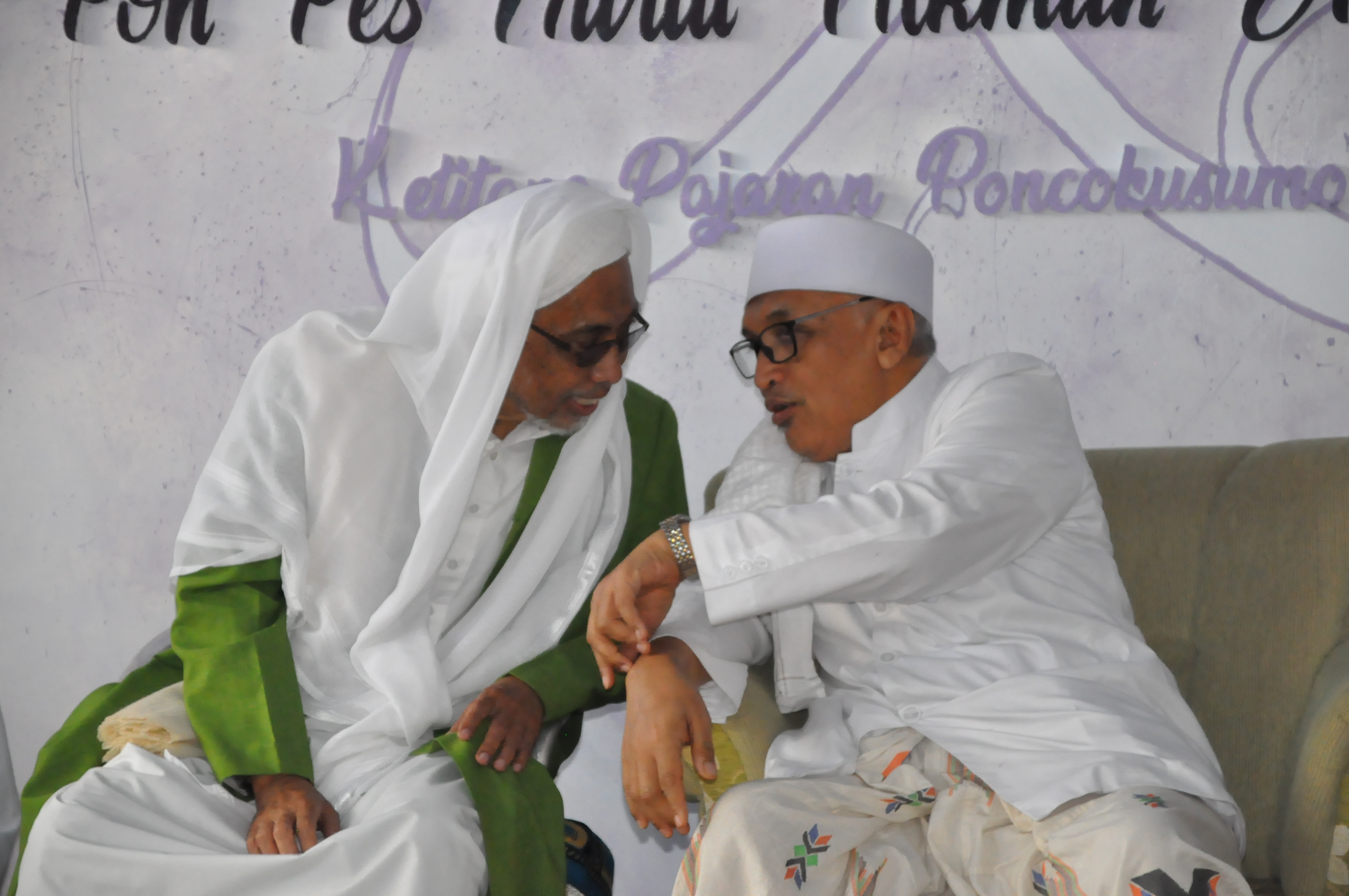 Foto santri mengaji kitab